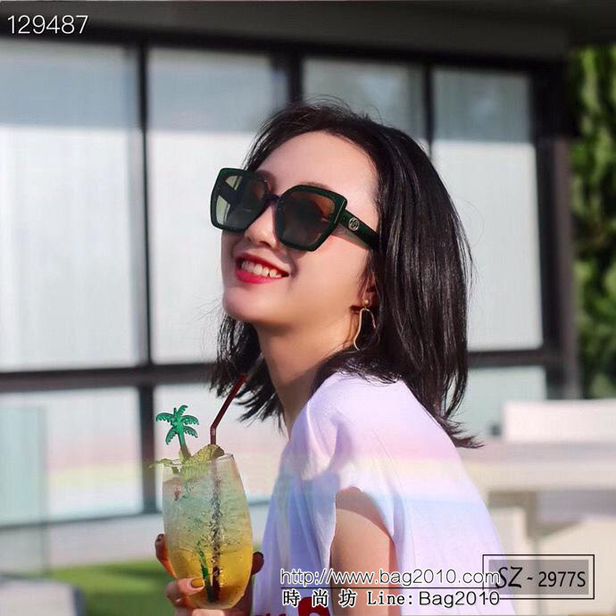 GUCCI古馳 2019新款 古奇小蜜蜂爆款太陽鏡 遮擋有害光線防輻射 出行旅遊搭配衣服必備品 2977S   lly1463